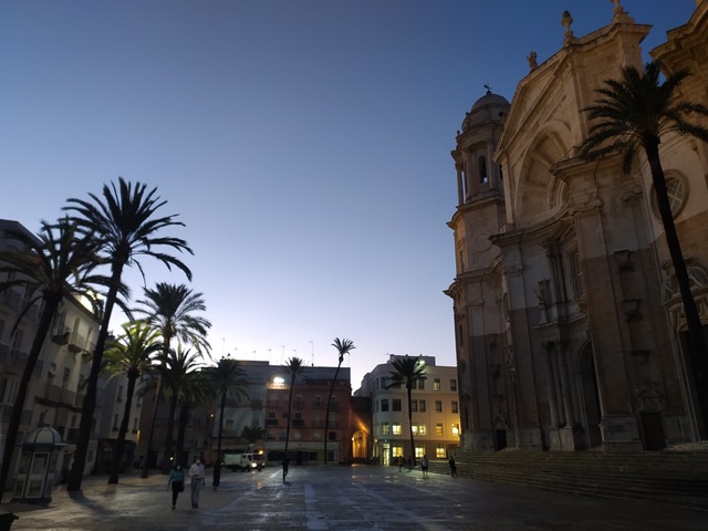 Cathedral square before sunrise. Photo © Karethe Linaae